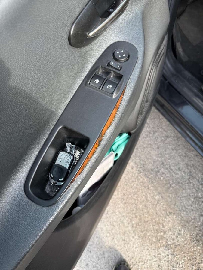 Lancia Ypsilon nera